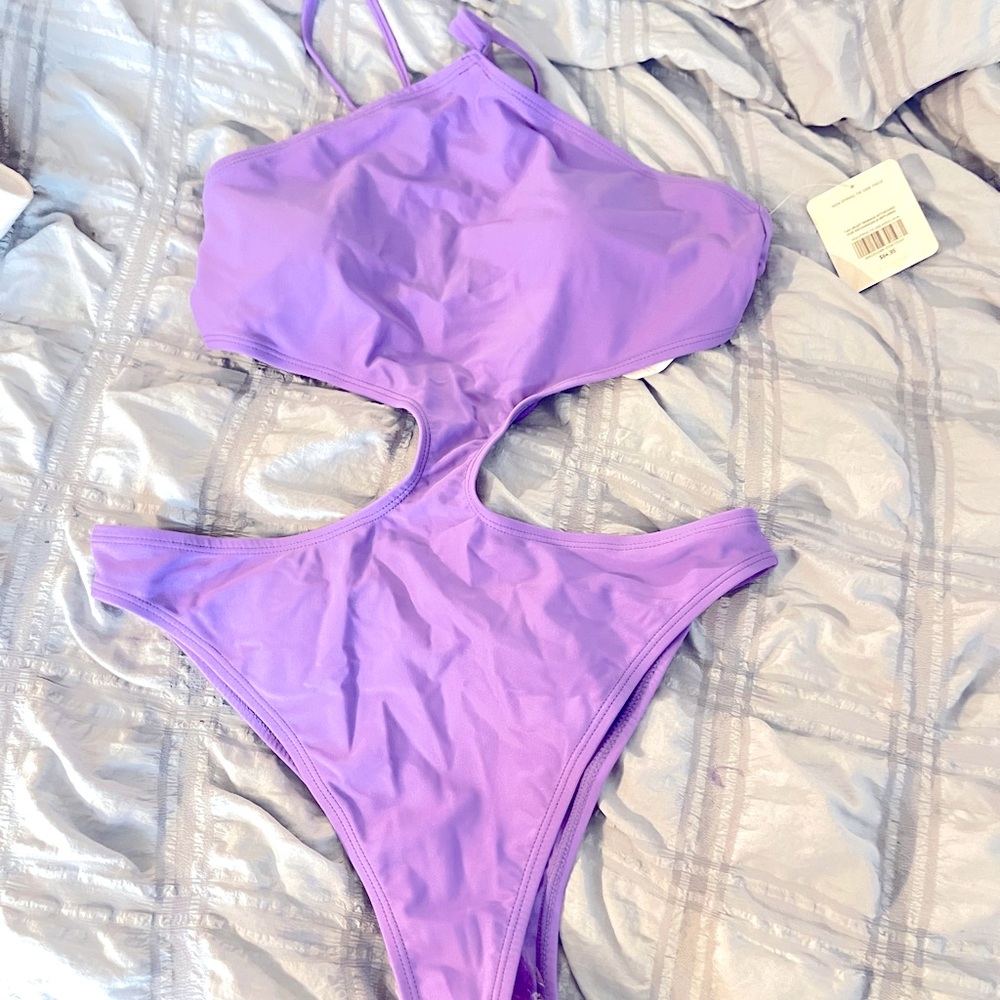 NWT Fabletics one piece backless bathing suit size Medium